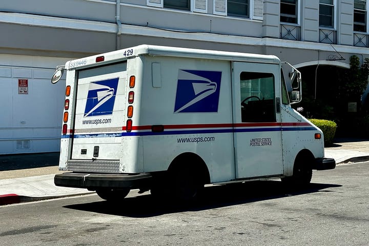 Man in Berkeley robs USPS mail carrier via threats of a gun