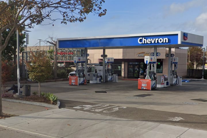 Group of 9 steals cigarettes, register from Berkeley Chevron