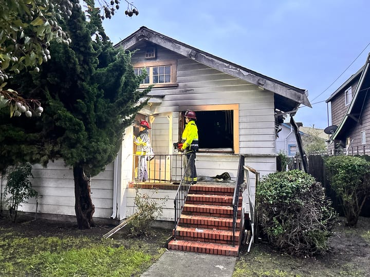 Update: 1 dead,  1 critical after Berkeley house fire